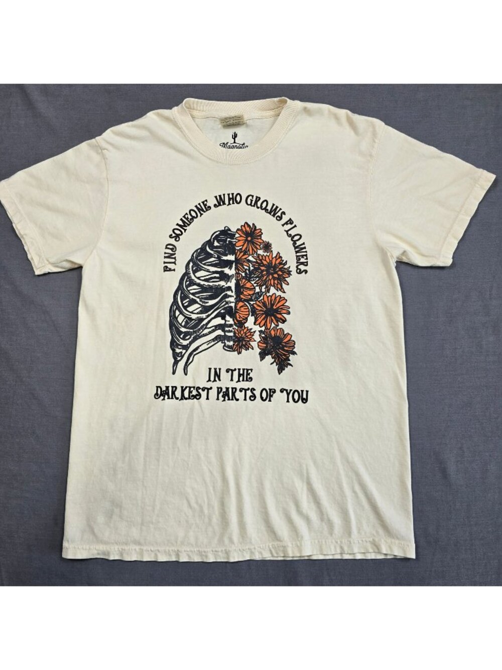 Find Someone Who Grows Flowers Graphic T-Shirt Medium 100% Cotton Ivory